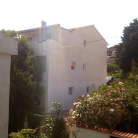 Apartments and rooms Camelia