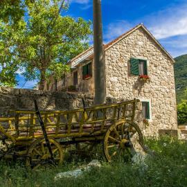 Holiday Home Godinj, hotel u gradu Donje Rašćane