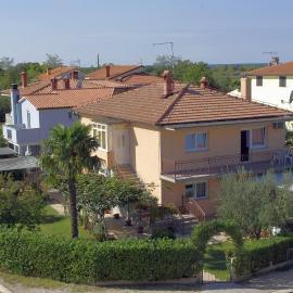 Apartments & Rooms BARBARA, hotel u gradu Umag