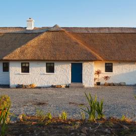 Love Thatched Cottages, hotel a Canower