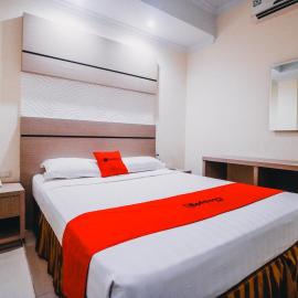 Reddoorz Plus near Makassar Town Square, hotel a Makassar