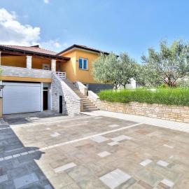 LANA house with apartment, Hotel in Petrovija