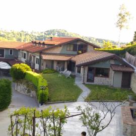 Trattoria Del Bivio, hotel din Cerretto Langhe