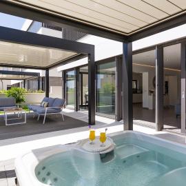 Shell Luxury Residences with Pool and Whirlpool