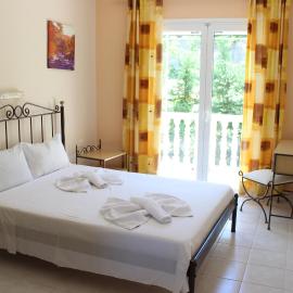 Turtle Beach Apartment, hotel in Marathias