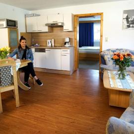 Alpenstern rooms & suites, hotel sa Lermoos