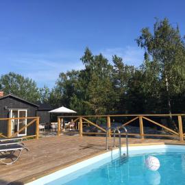 Archipelago-house with pool, boat and bikes, hotel di Djurhamn