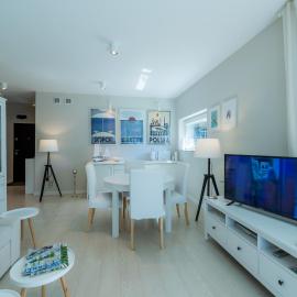 Widok na Mazury Apartament przy Porcie، فندق في غيجيتسكو