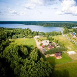 "Rowerowa Przystań" turystyka wiejska & agroturystyka nad jeziorem Serwy w sercu Puszczy, hotel in Sucha Rzeczka