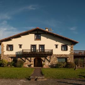 Casa Peluaga, hotel v destinaci Oiartzun