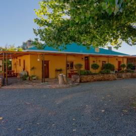 GaMamadi Guest Farm, hotel a Restvale
