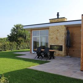 Cozy Garden Home w Fireplace, Hotel in Bemelen