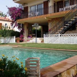 Sunny Holiday Home