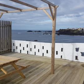 Amazing view to the sea & port bay in Mosteiros, hotel u gradu Mosteiros