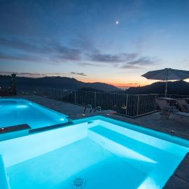 Charming farmhouse in the hills, private pool, sea view, dream panorama, hotel u gradu 'Camaiore'