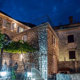 Sunny Port Apartment & Rooms, готель у місті Пераст