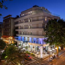 Hotel Aragosta، فندق في كاتوليكا
