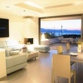 Beach Front Villa in Loutraki, hotel in Loutraki