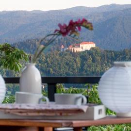 HOMe apartments & Yoga studio, hotel a Bled-Rečica