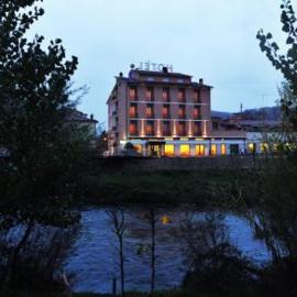 Hotel Cavour, viešbutis mieste Rietis