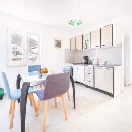 Apartmani Ada 1, Hotel in Povlja