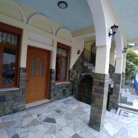 Guest House Urat, khách sạn ở Gjirokastër