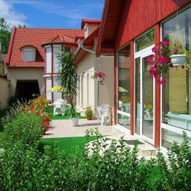 Agria Wellness Guesthouse、エゲルのホテル