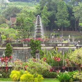 Dhangin Taman، فندق في Tirtagangga