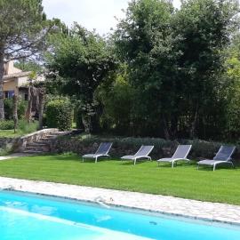 B&B Charming suite and pool in Provence, hotel em Tourrettes