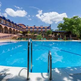 Hotel Fuente Las Piedras, viešbutis mieste Kabra