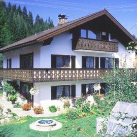 Ferienwohnung Steinhauser: Klais şehrinde bir otel