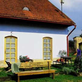 Dvůr v Borovné, hotell sihtkohas Borovná