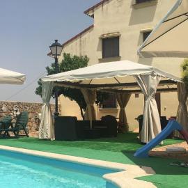 Apartamentos de Astroturismo la Cañada – hotel w mieście Torrejón el Rubio