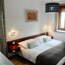 La Dent-du-Midi Hôtel & Restaurant, hotel u gradu 'Saint-Maurice'