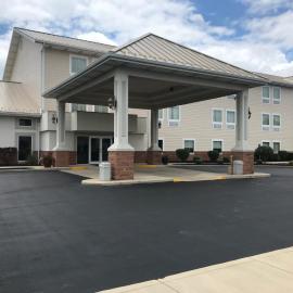 Randolph Inn and Suites، فندق في Winchester
