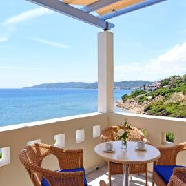 Sea Breeze Apartments Chios, hotell i Monolia