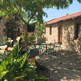 la raymondiere: Vernoux-en-Gâtine şehrinde bir otel
