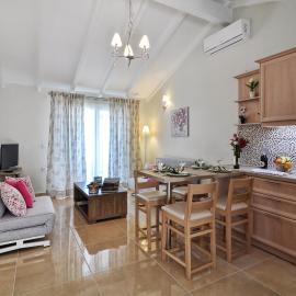 Mazis Apartments, hotel in Agios Gordios