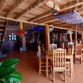 Mario Hotel and Cafe, hotel din Weetebula