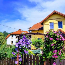 Jaskółka - pokoje i apartament przy plaży
