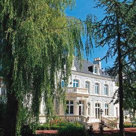 Logis Hôtel & Restaurant - Le Château Des Tourelles 3 étoiles, hótel í Le Wast