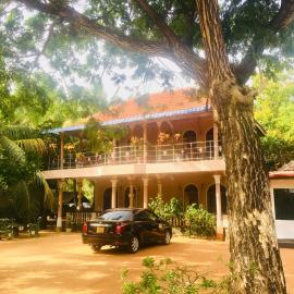 New Land Guest House, hotel v destinácii Pasikuda