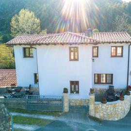 Apartamentos Turísticos Casa Pilar, hotel a Nueva de Llanes
