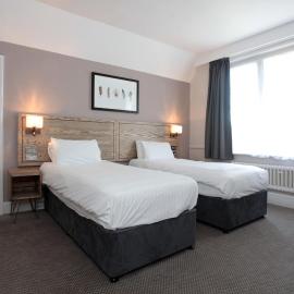 Bear Inn, Somerset by Marston's Inns, hótel í Street
