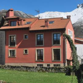 Hotel Los Ángeles, готель у місті Лас-Аренас, Кабралес