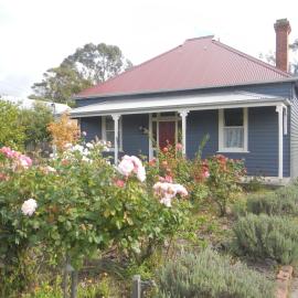 Yarram Cottage: Art and Accommodation, hotel din Yarram