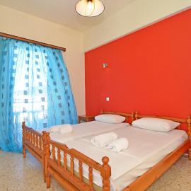 Levante taverna studios, Hotel in Alikanas