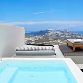White & Co. La Torre Suites โรงแรมในPirgos