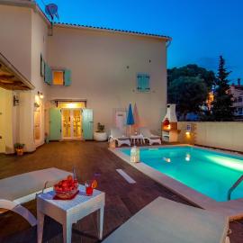 Villa Chiara Pool & Sea View, hotel v Brseču