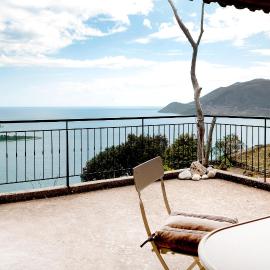 Unique Home with Serene Panoramic Views โรงแรมในKalívia